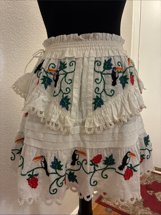 FARM Rio Dresses & Skirts - NWT FARM RIO White Cotton toucan strawberryEmbroidered Tiered mini Skirt Small